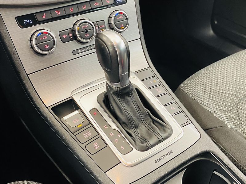 Volkswagen Passat 2,0 TDI DSG 125 kW 4Motion - fotka 19 z 26