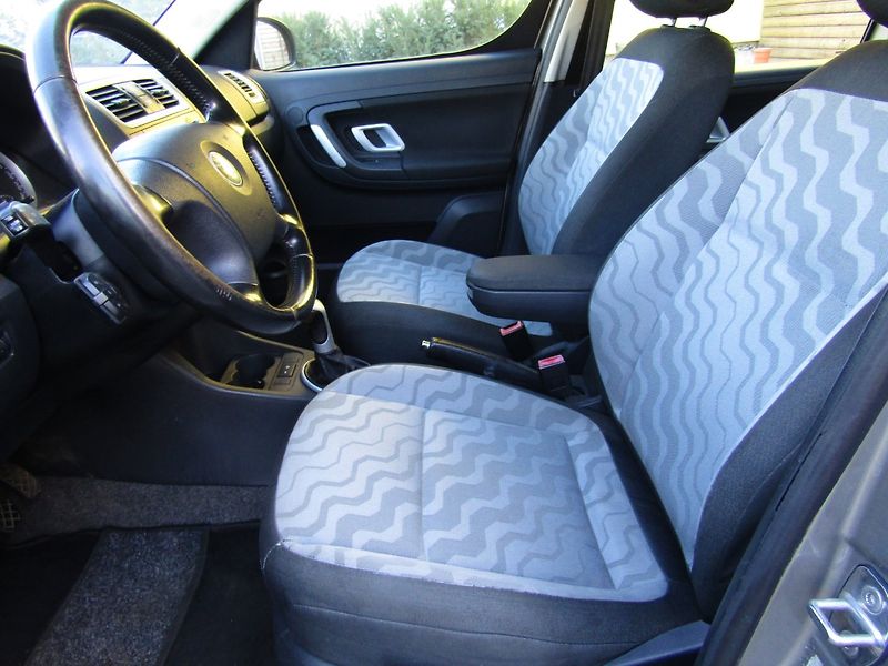Škoda Roomster (2008) 1.4 TDI 59kW - fotka 19 z 34
