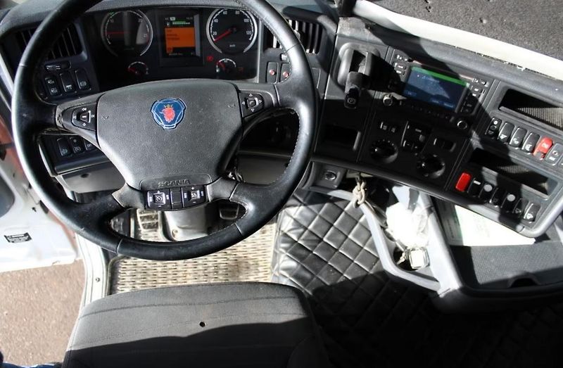 Scania (2016) R 580 8x4 tahač 180t - fotka 12 z 15