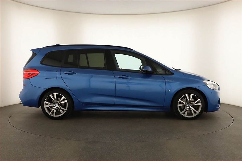 BMW Řada 2 (2018) 220d Gran Tourer, 4X4 - fotka 6 z 16