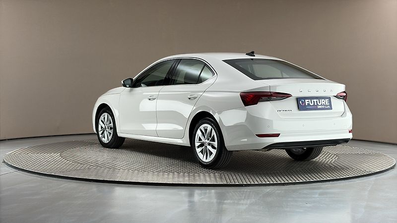 Škoda Octavia 2.0 TDI Style - fotka 2 z 26