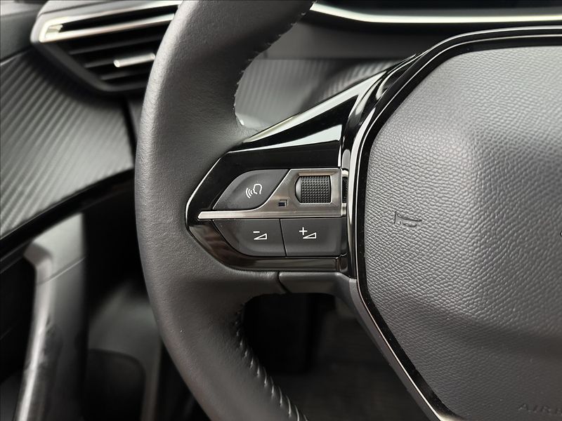 Peugeot 2008 1,2 DPH VÝHŘEV ALLURE+ 1MAJ ČR - fotka 9 z 42