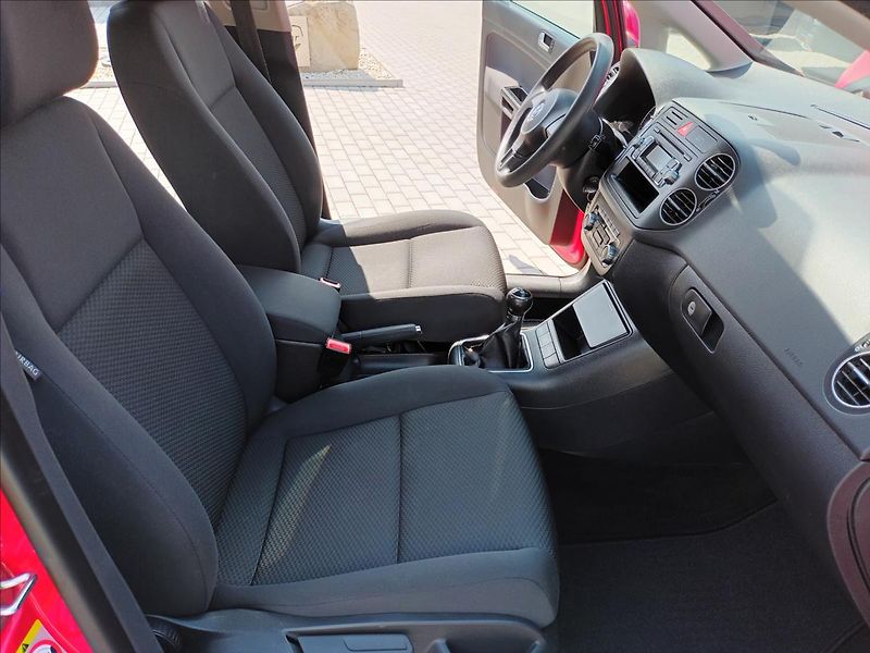 Volkswagen Golf Plus 1,6 TDI,66KW,SERVISKA,TAŽNÉ - fotka 22 z 39