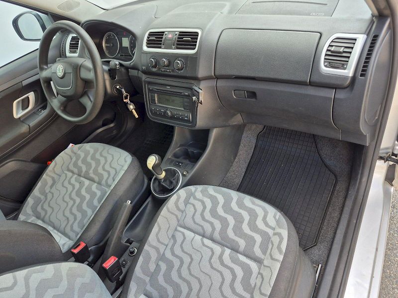 Škoda Fabia (2009) Ambiente Plus 1.9 TDI 77kW Com - fotka 18 z 22