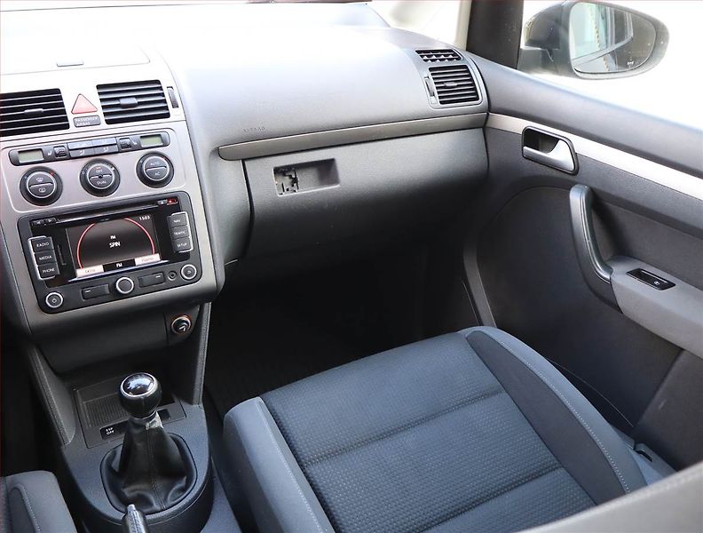 Volkswagen Touran (2009) 1.4 TSI, Navi, Tempomat - fotka 8 z 16