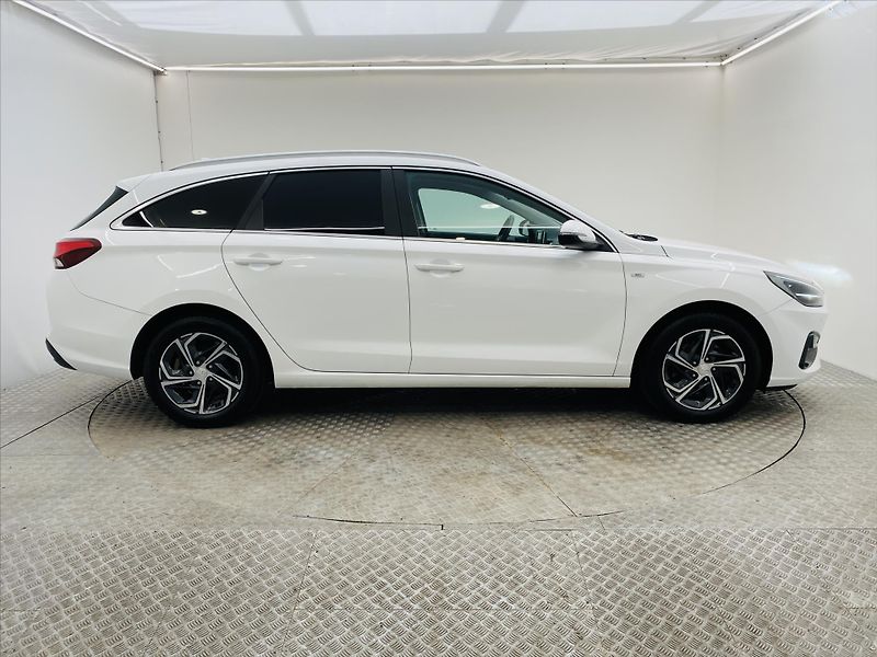 Hyundai i30 1,5 T-GDI 117kW - fotka 23 z 25