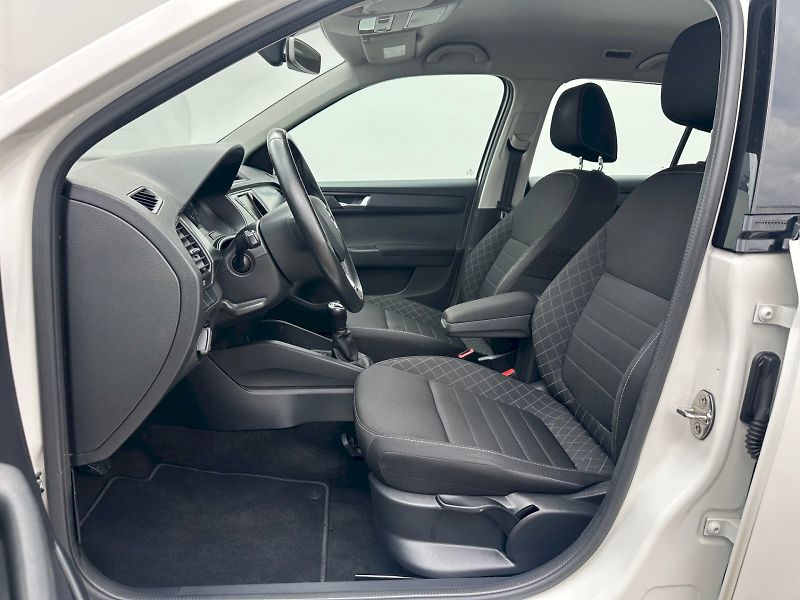 Škoda Fabia (2018) 1,0 TSI / 70 KW / Style Plus - fotka 6 z 30
