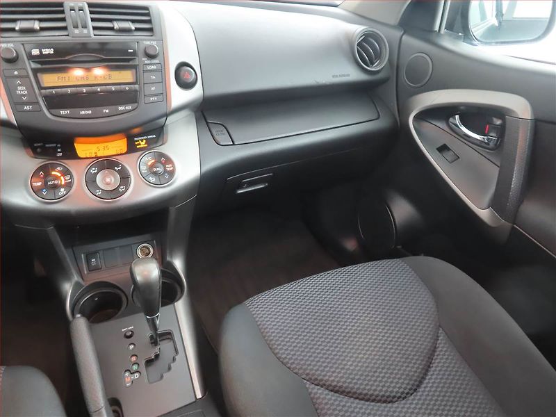 Toyota RAV4 (2011) 2.2 D-4D, 4X4, Automat - fotka 8 z 14