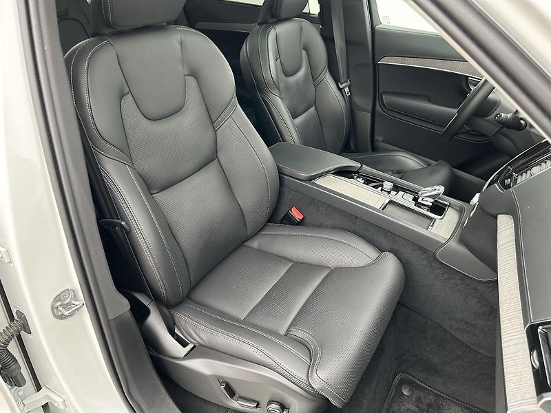 Volvo XC90 2.0 B5 4x4 Plus - fotka 13 z 32