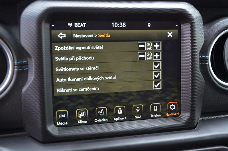 Jeep Wrangler (2022) Rubicon 4xe Unlimited 4x4 / ČR - fotka 39 z 52