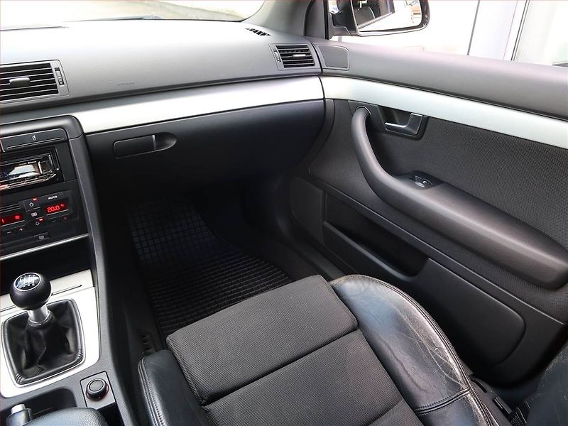 Audi A4 (2005) S-Line 2.0 TDI - fotka 8 z 15