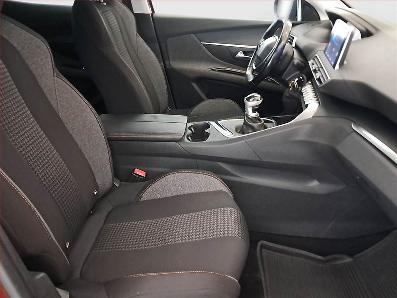 Peugeot 3008 (2016) 1.6 BlueHDi, Serv.kniha - fotka 9 z 17