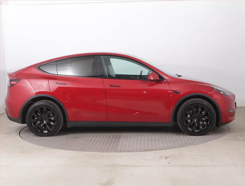 Tesla Model Y (2022) Long Range AWD 79kWh, SoH 91% - fotka 6 z 21