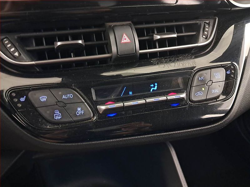 Toyota C-HR (2017) 1.2 Turbo, Navi, Tempomat - fotka 18 z 18
