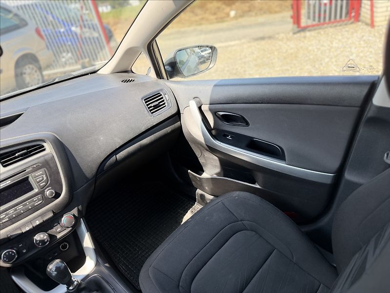 Kia Ceed 1,6 NOVÉ V ČR, +SADA KOL - fotka 14 z 25