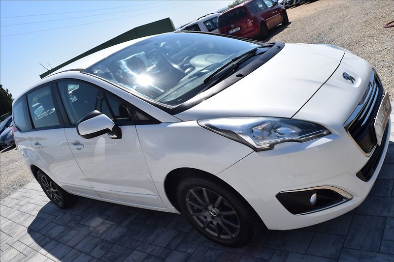 Peugeot 5008 1,6 HDI 84KW AUTOMAT PO SERVIS - fotka 4 z 49
