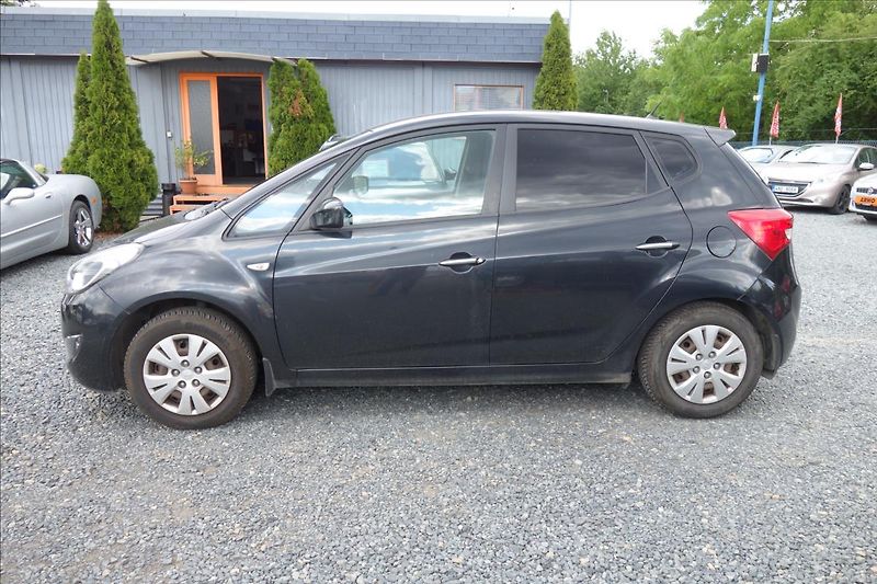 Hyundai ix20 1,4 CVVT, ČR, KLIMATIZACE. - fotka 3 z 5