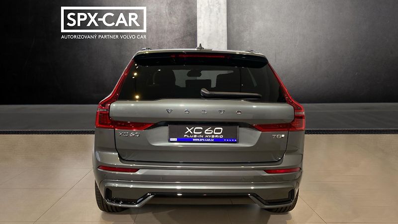 Volvo XC60 (2026) ULTRA DARK, B5 AWD, 184+10 kW - fotka 5 z 12