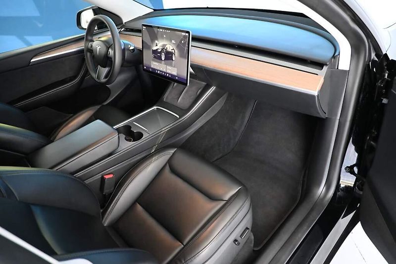 Tesla Model Y (2022) Long Range Dual Motor AWD 94% - fotka 10 z 44