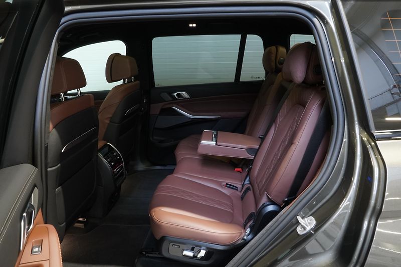 BMW X7 Xdrive40d,ČR,DPH,NZ.TOP,Tažné - fotka 23 z 45