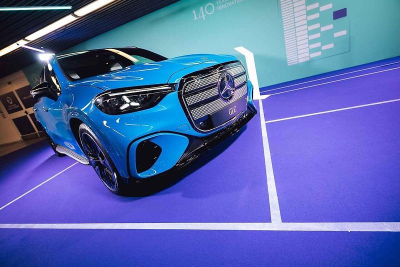 Mercedes-Benz letos odstartoval novou éru jako globální partner ženského tenisu (WTA). Své ambice v tomto sportu nyní potvrzuje i v České republice, kde v rámci ostravského turnaje představuje dvě klíčové novinky: novou generaci modelů GLB a GLC.