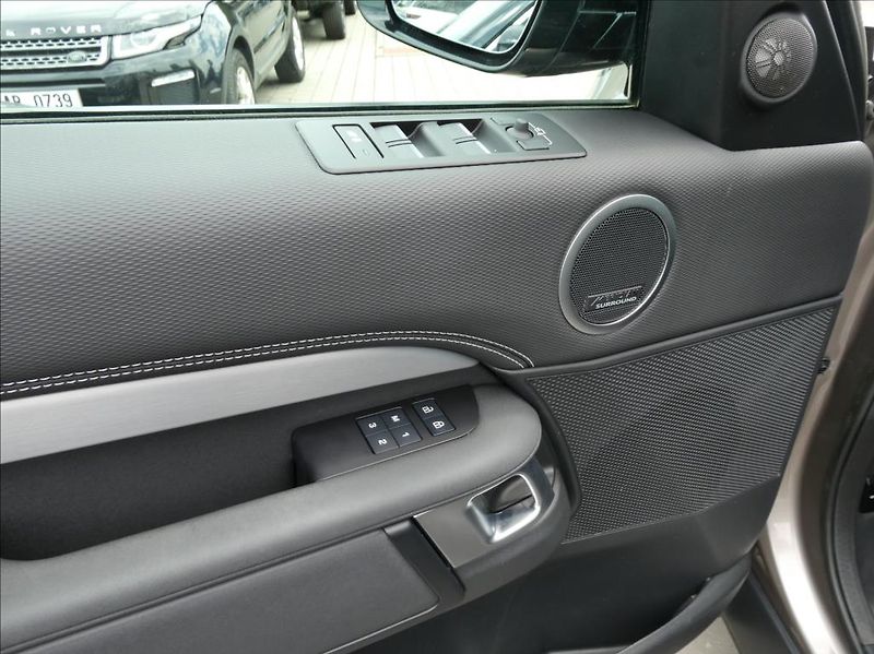 Land Rover Discovery 3,0 D250 R-Dynamic SE 1Maj DPH - fotka 14 z 51