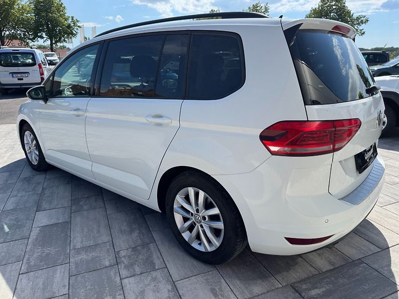 Volkswagen Touran (2017) Comfortline 2.0 TDI 110kW DSG - fotka 7 z 40