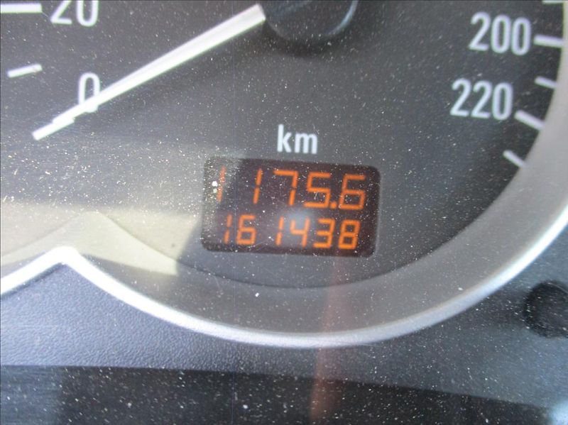 Opel Tigra 1,8 i,klima,serv.kniha, - fotka 22 z 36