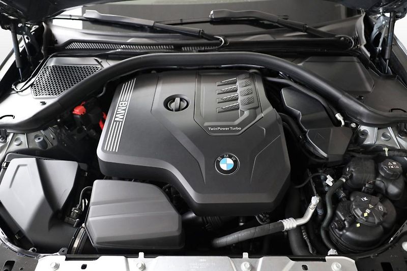 BMW Řada 3 330i xDrive Touring - fotka 9 z 21