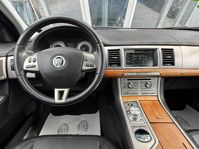 Jaguar XF 3,0 V6 Diesel Lux Automat - fotka 27 z 40
