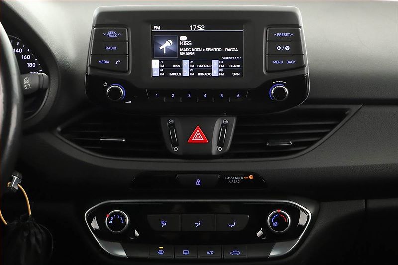 Hyundai i30 (2019) 1.4 T-GDI, Tempomat - fotka 11 z 13
