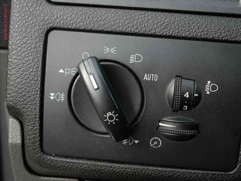 Ford C-MAX (2010) 1.6 TDCi, Klima - fotka 14 z 17