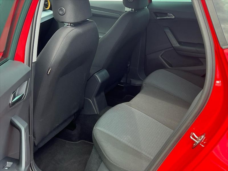 Seat Arona 1,0 TSi 70kW STYLE - fotka 13 z 25