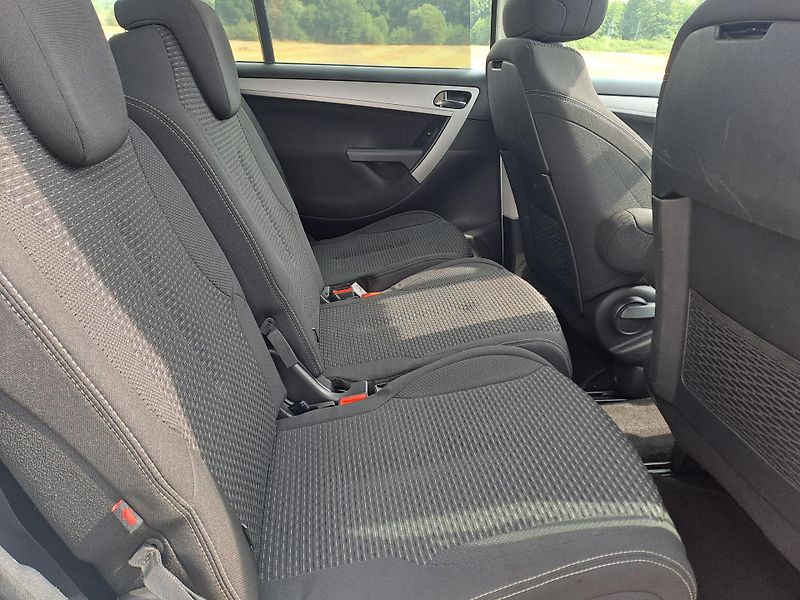 Citroën Grand C4 Picasso (2011) 1.6 HDi 7 MÍST - fotka 17 z 31