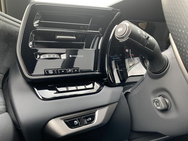 Lexus RX 500h F SPORT PLUS HEV 2.4 273kW 4x4 - fotka 21 z 37