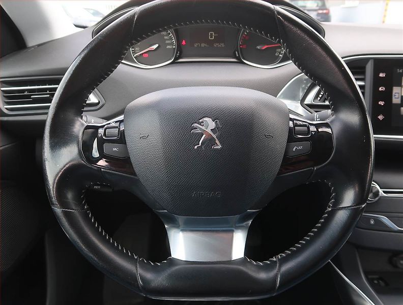 Peugeot 308 (2015) Allure 1.6 BlueHDi, Serv.kniha - fotka 16 z 20
