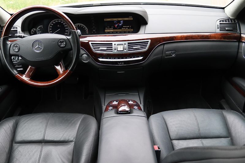 Mercedes-Benz Třídy S S 600 L 5.5 V12 AMG 380kW - fotka 36 z 50