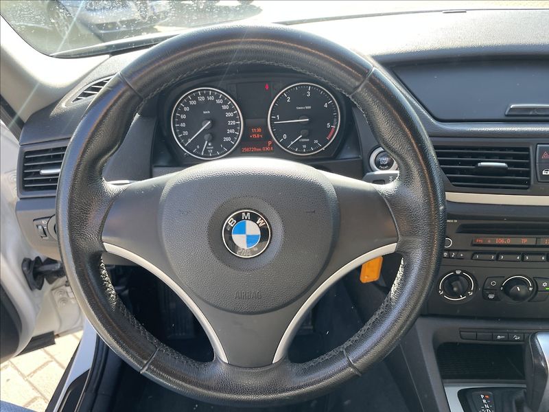 BMW X1 2,0 18d X-Drive Automat CZauto - fotka 14 z 33