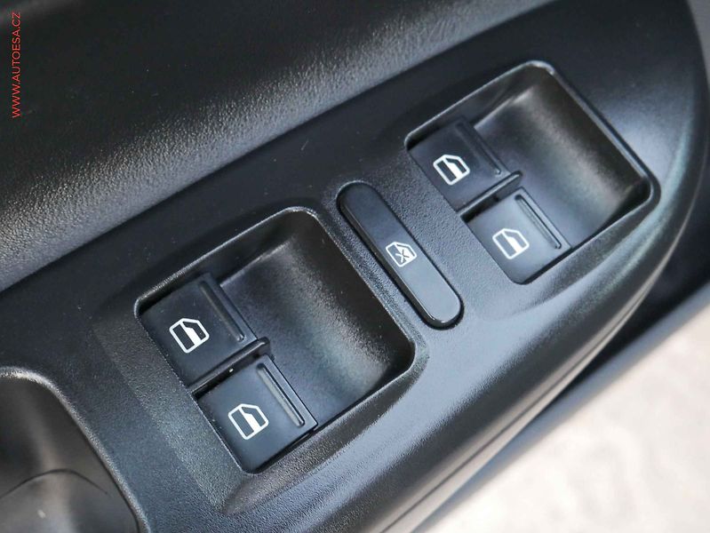 Škoda Octavia (2010) 2.0TDi 4x4, Navi, xenon - fotka 19 z 21
