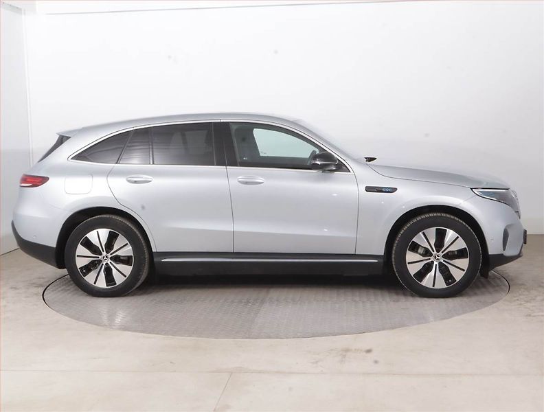 Mercedes-Benz EQC (2021) 400 4MATIC, SoH 97% - fotka 6 z 21