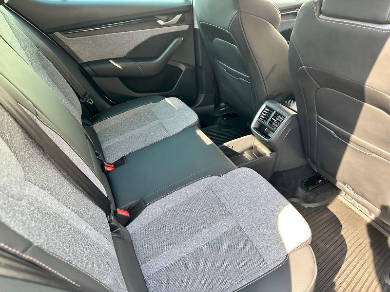 Škoda Octavia (2024) 1.5 TSI 110kW MHEV Top Selecti - fotka 21 z 25