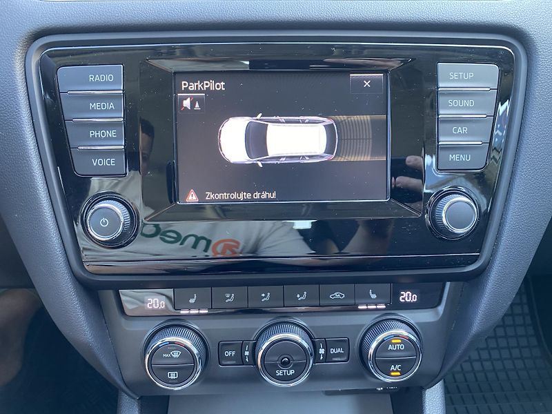 Škoda Octavia 1.4 TSI 103kW - 1xMAJ.-ALU-PDC - fotka 24 z 42