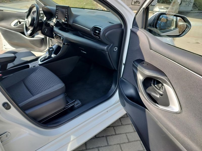 Toyota Yaris 1.5 VVT-i Hybrid - fotka 20 z 25