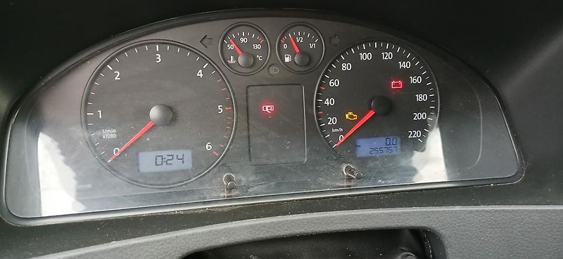Volkswagen Transporter 1.9 TDI L2 H2 9míst LONG  - fotka 24 z 32