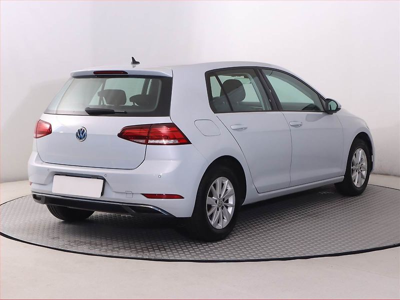Volkswagen Golf (2018) 1.0 TSI, Tempomat - fotka 5 z 19