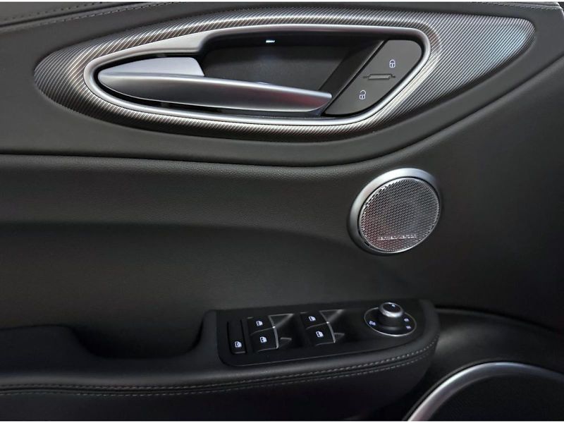 Alfa Romeo Giulia (2022) 2.0T 280k AT8 ZF Q4 4x4 Veloce - fotka 9 z 22