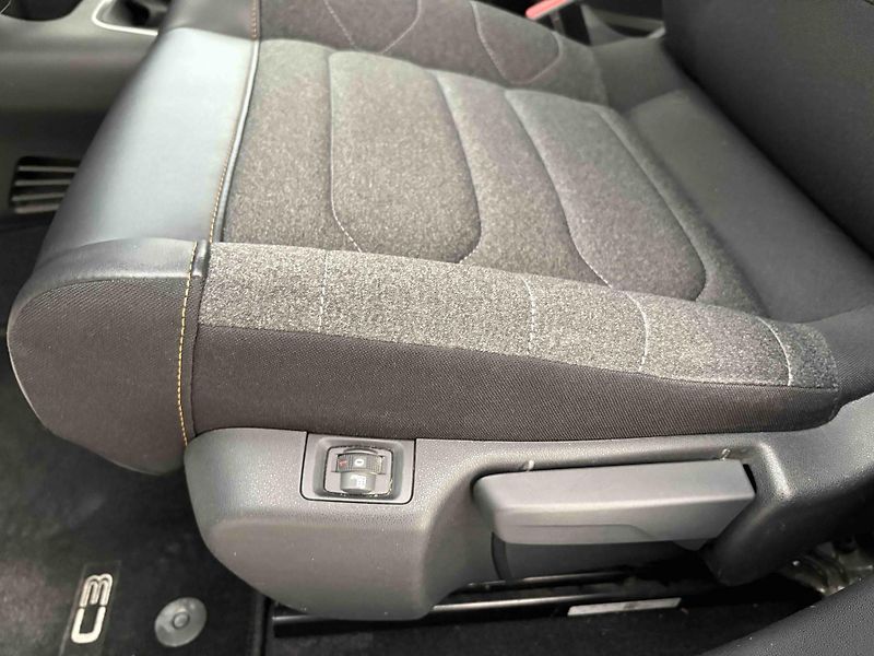 Citroën C3 (2022) Shine 1.2 PureTech 110K EAT6 - fotka 15 z 37