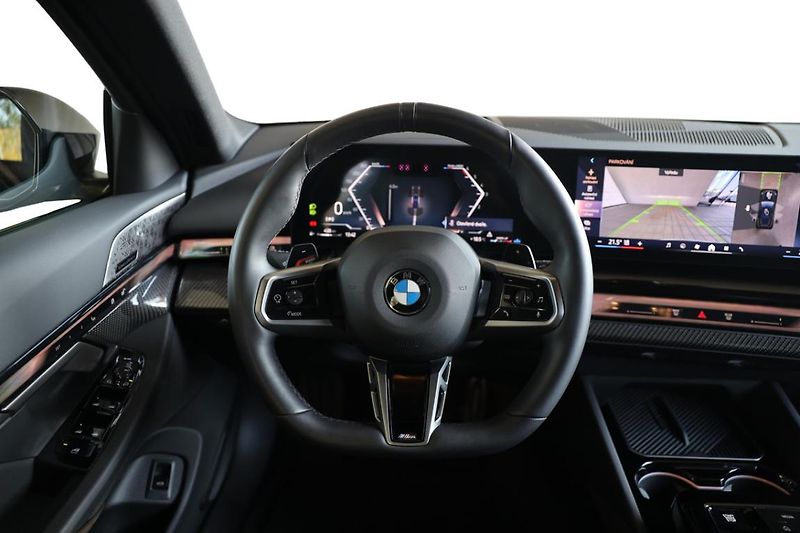 BMW Řada 5 540d xDrive Touring - fotka 28 z 29