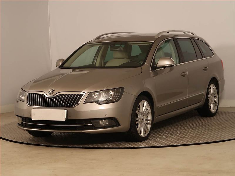 Škoda Superb (2014) Elegance 2.0 TDI, Navi, Xenony - fotka 2 z 20