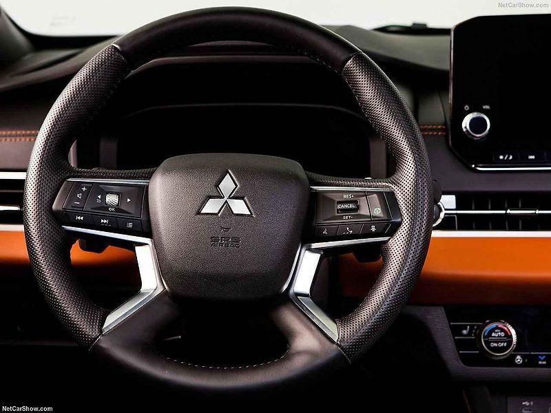 Mová generace SUV Outlander.